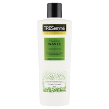TRESemmé Flawless Waves kondicionér s kokosovým olejom pre vlnité a kučeravé vlasy 400 ml